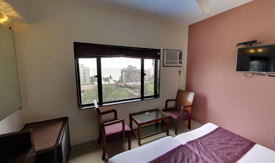 Sukh Hotel Мумбай Екстериор снимка