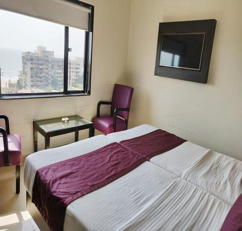 Sukh Hotel Мумбай Екстериор снимка