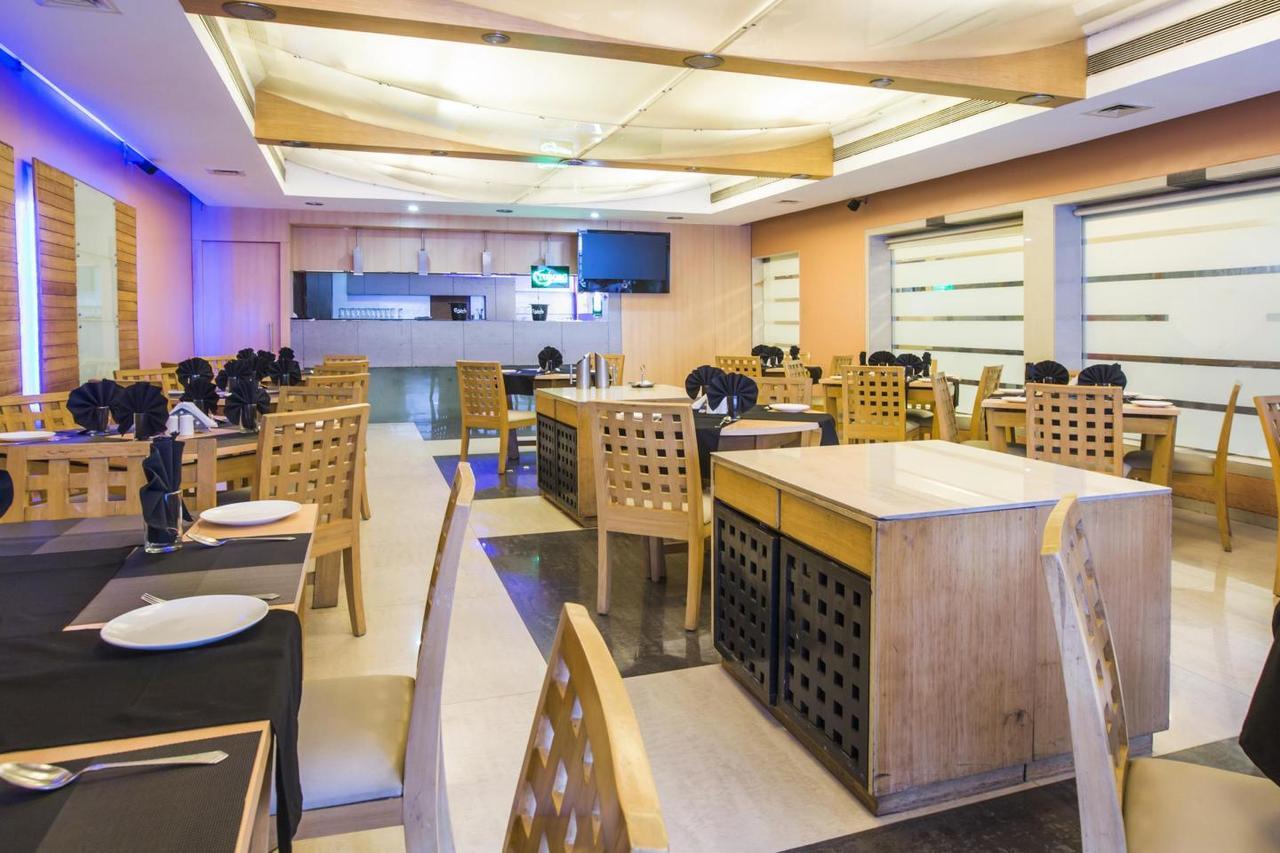 Sukh Hotel Мумбай Екстериор снимка