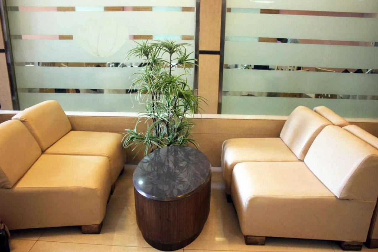 Sukh Hotel Мумбай Екстериор снимка
