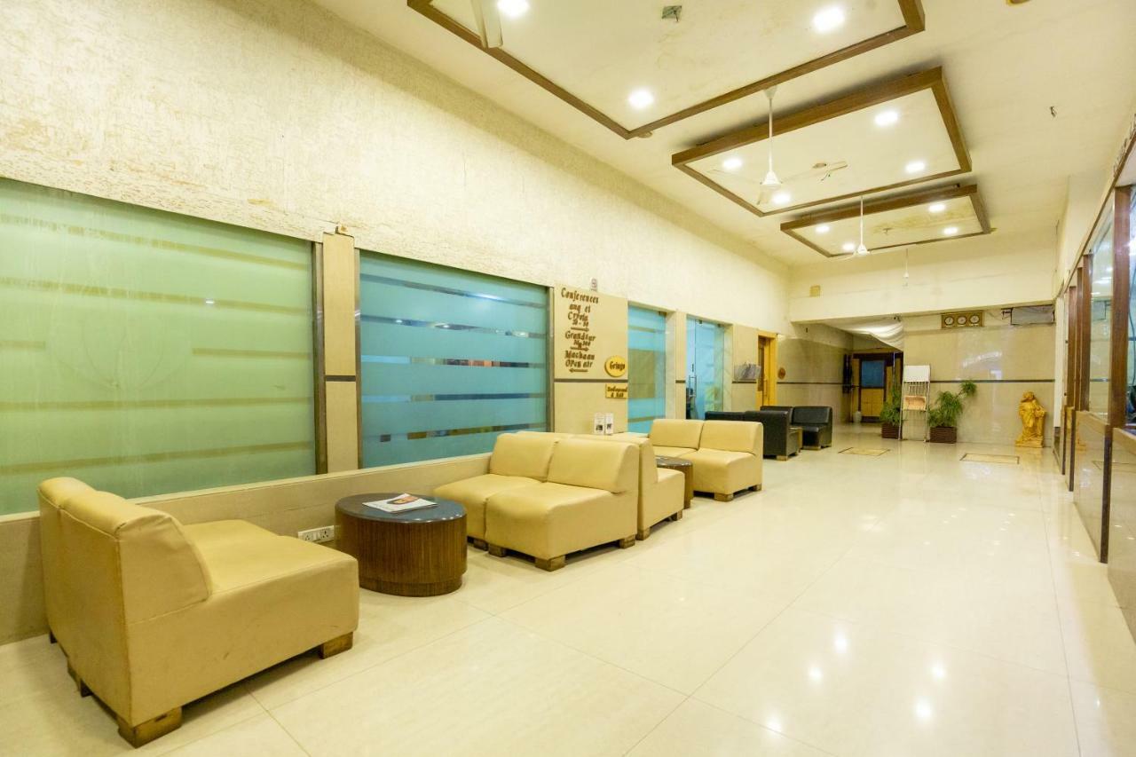 Sukh Hotel Мумбай Екстериор снимка
