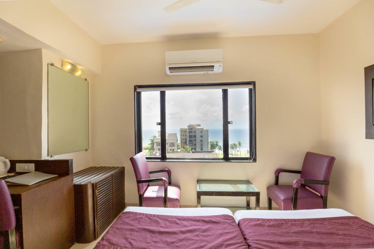 Sukh Hotel Мумбай Екстериор снимка