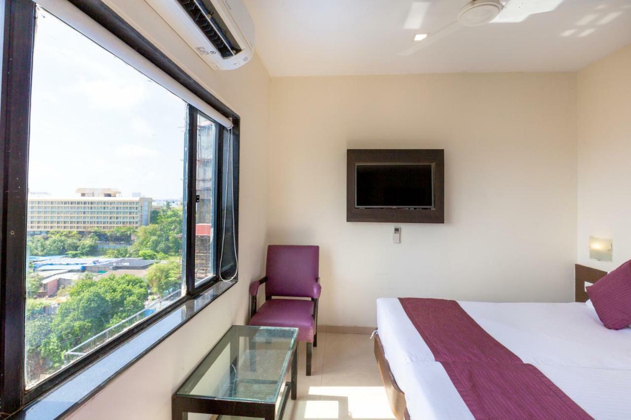 Sukh Hotel Мумбай Екстериор снимка