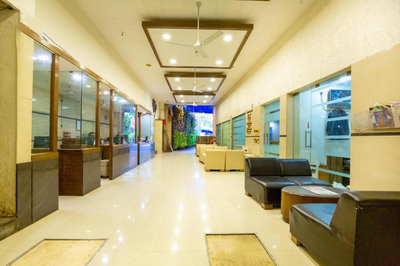 Sukh Hotel Мумбай Екстериор снимка