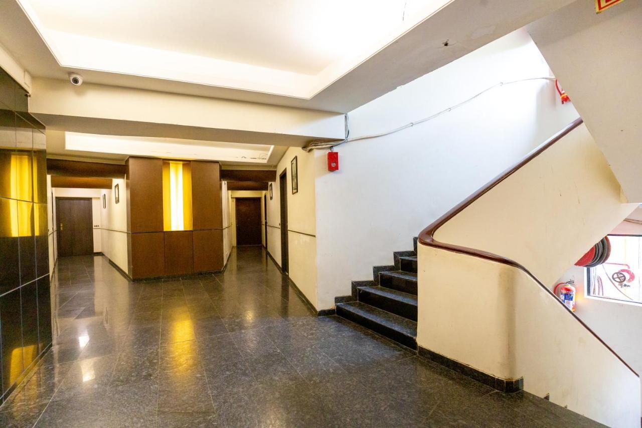 Sukh Hotel Мумбай Екстериор снимка